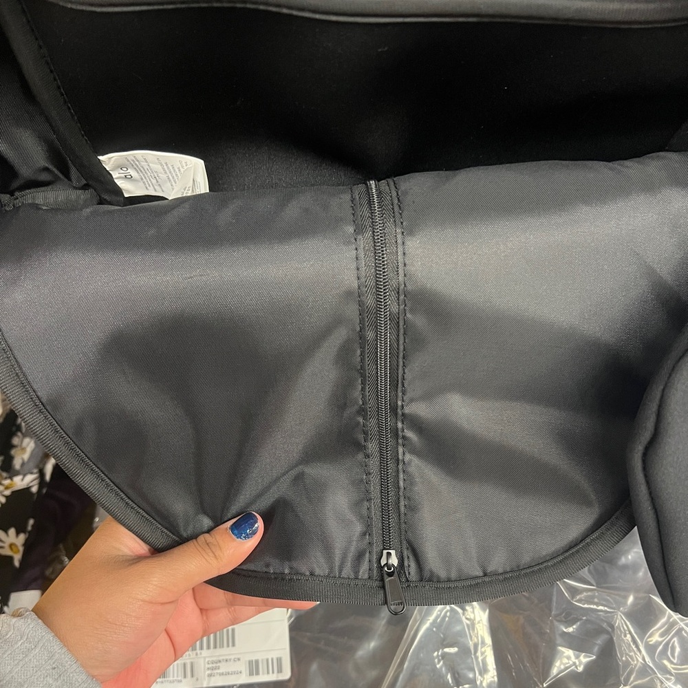 ALO Yoga Black Backpack - Picture 6 of 13